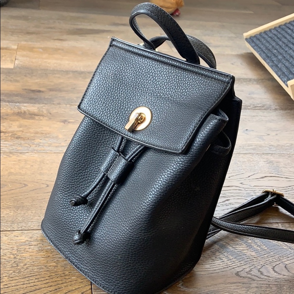 LF faux leather backpack🤍